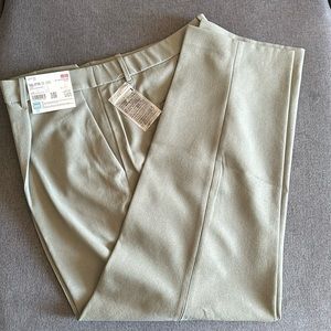 Uniqlo women’s AirSense pleated pants